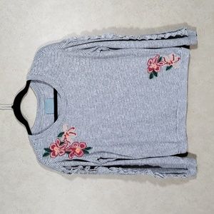 2/$10 04092 Skies are Blue black & white embroidery sweater XS